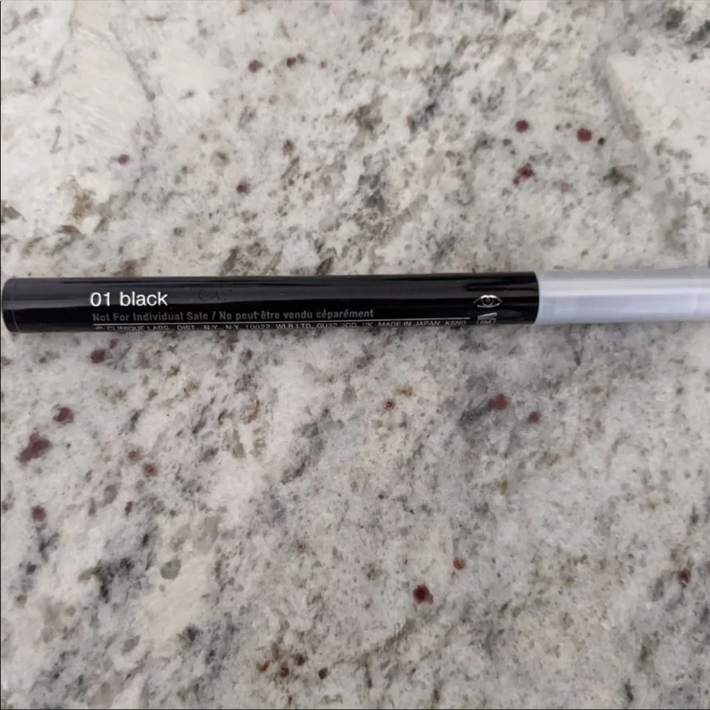 Clinique Pretty Easy Liquid Eyelining Pen